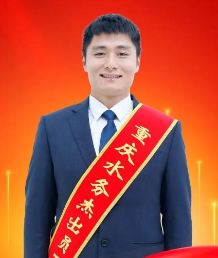 90后一线机修班长！守住城市碧水，凭实干拿下全国五一奖章
 
雷厚雄，1991年