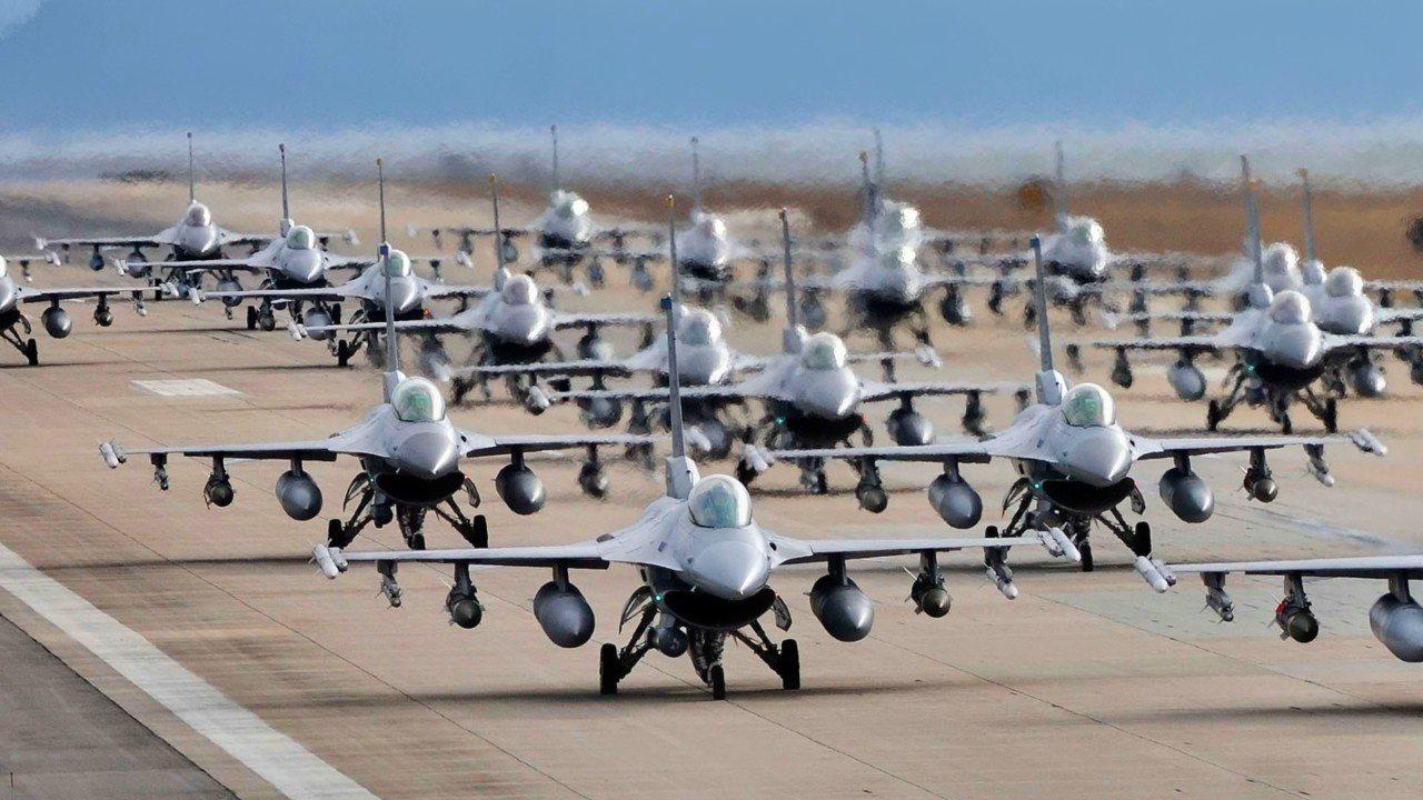 美国空军最近出了个让人看不懂的操作，打算重新下单F-16。F-35都造了那么多架