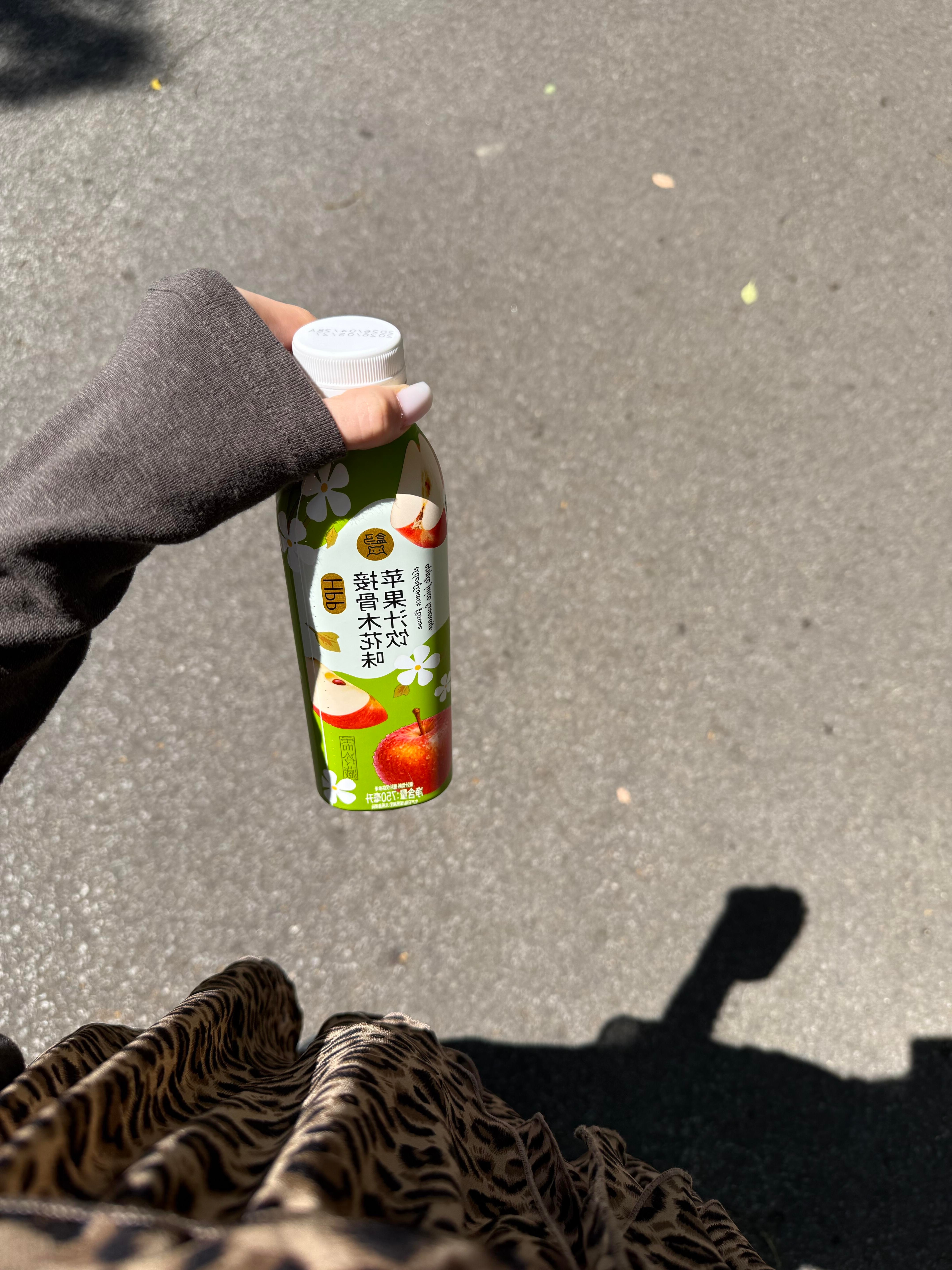 这该死的天气,比容嬷嬷还要毒比男人画的饼还要滚烫,早上出门是仙女,晚上回来是包青