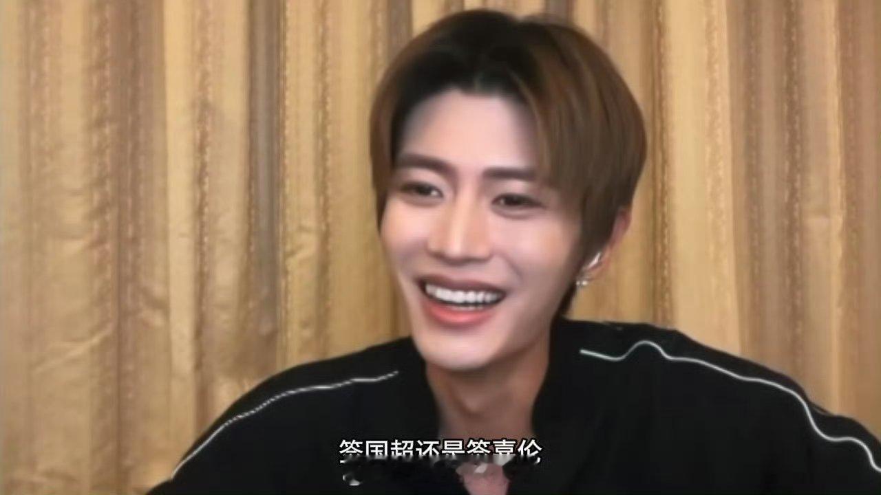 “现在直接喊国超了吗？”“签名？签哪个名？”哈哈哈哈哈哈哈哈哈哈哈国超实名制直播