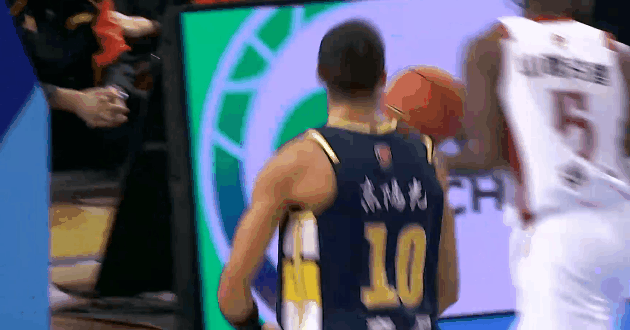 广东新援连线，萨林杰秒传奎因空接暴扣



广东新援连线，萨林杰是个全能大个子，