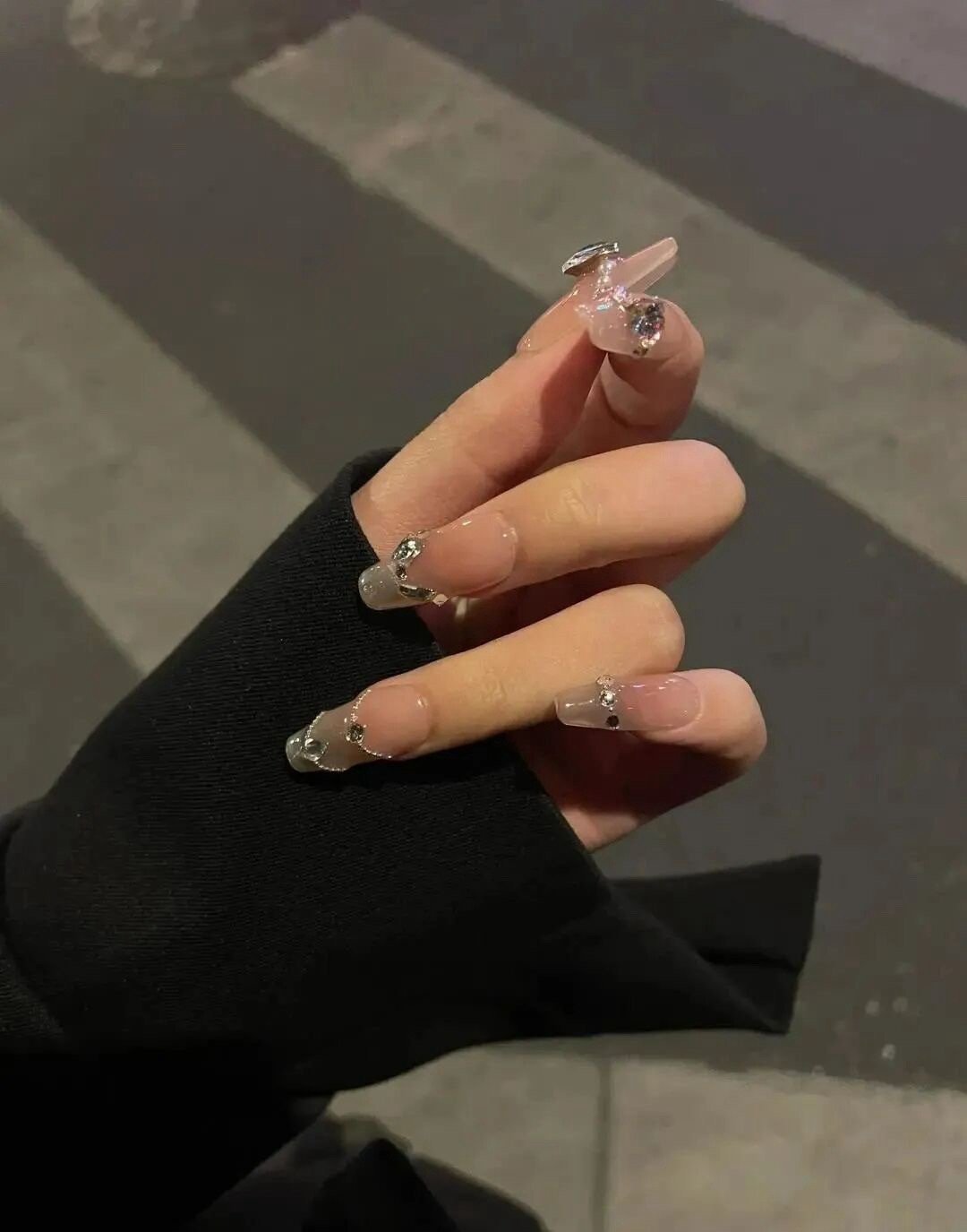 “我的爱人正在酣睡 我的眼泪如潮水” 