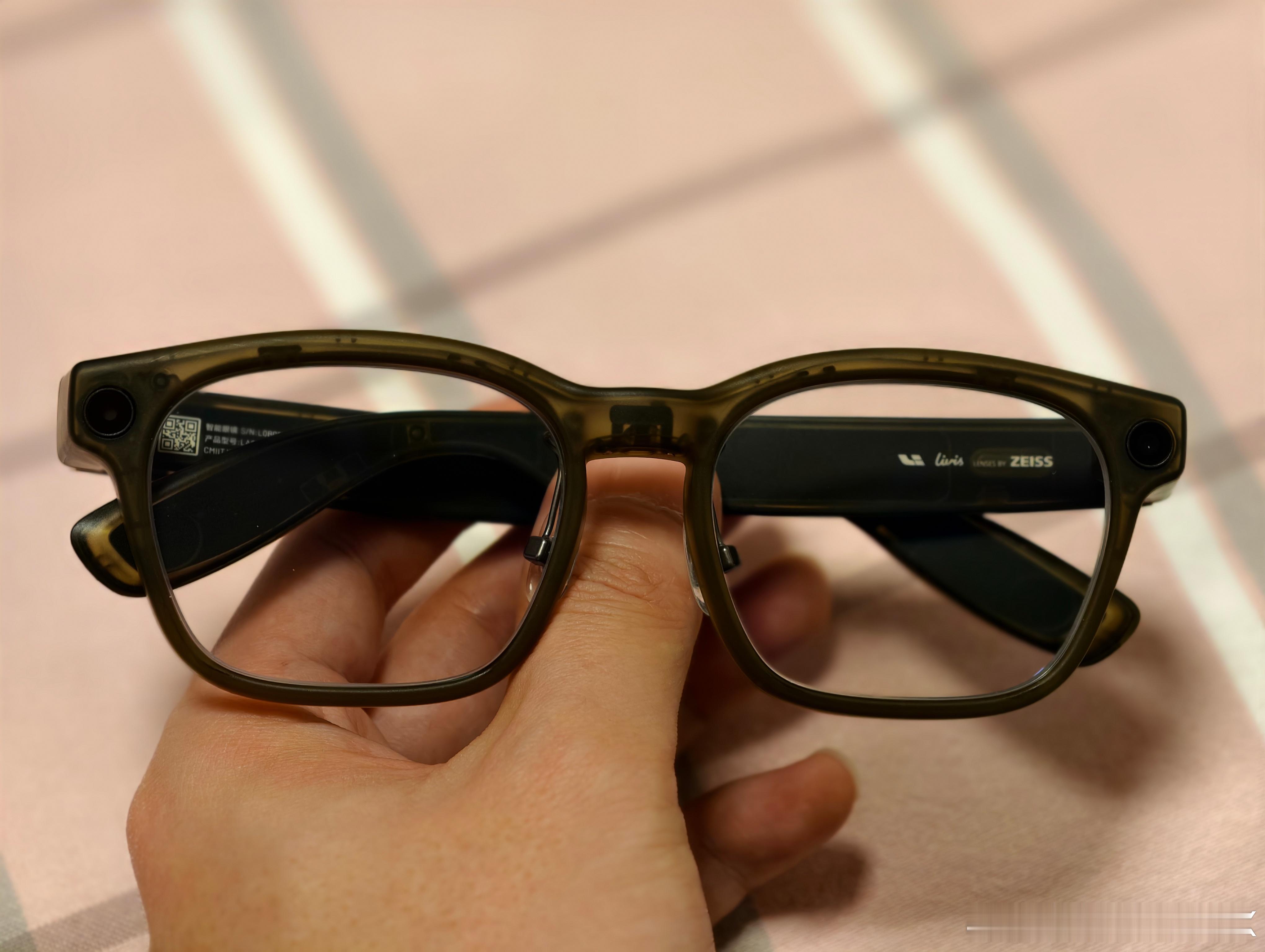理想 Livis 到手有一天多的时间了，从收到之后就一直当近视镜在戴。虽然镜框+