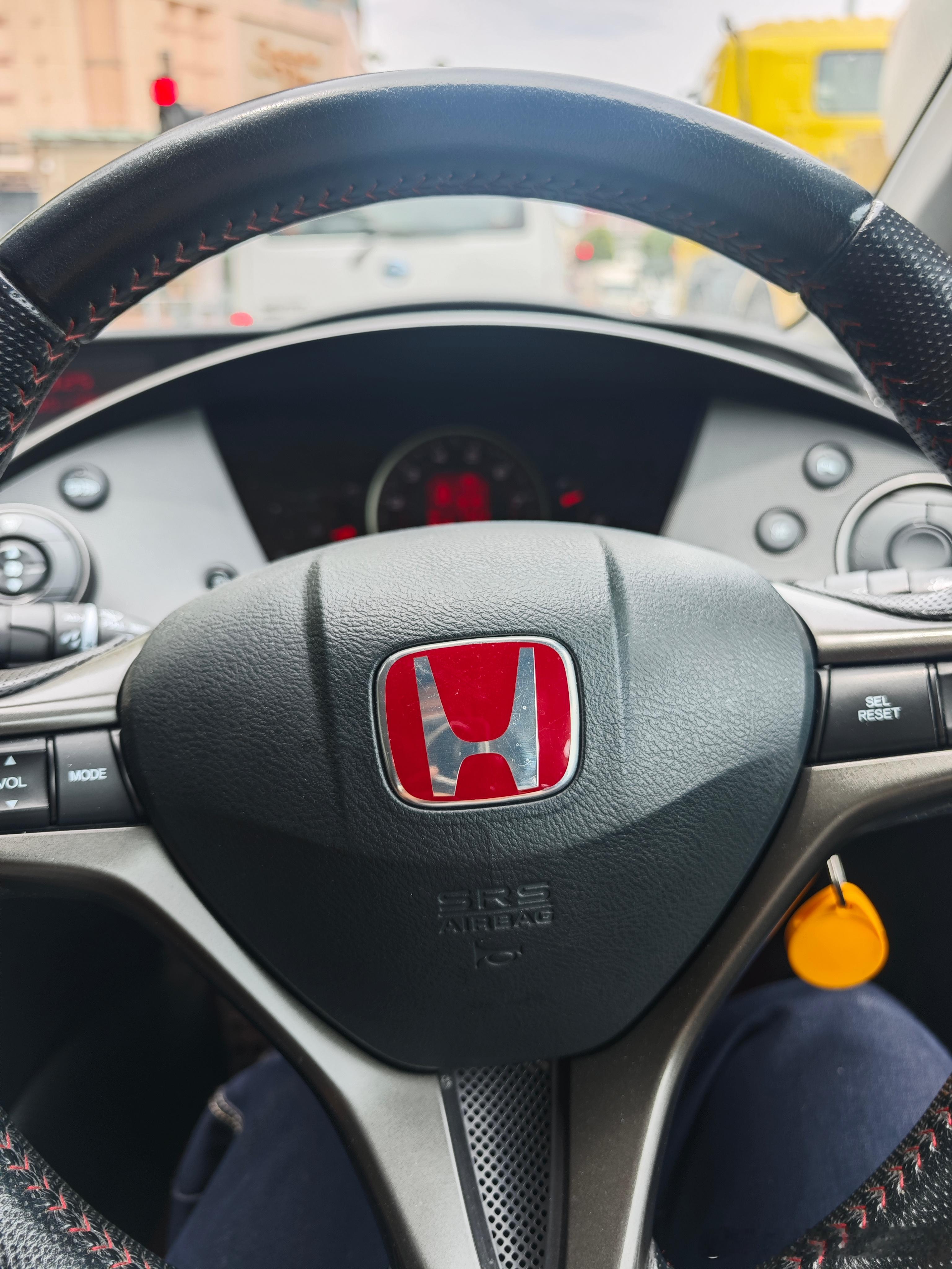 Honda Man 一定要走的路[doge] 话说昨晚我车在停车场，有一个GTI
