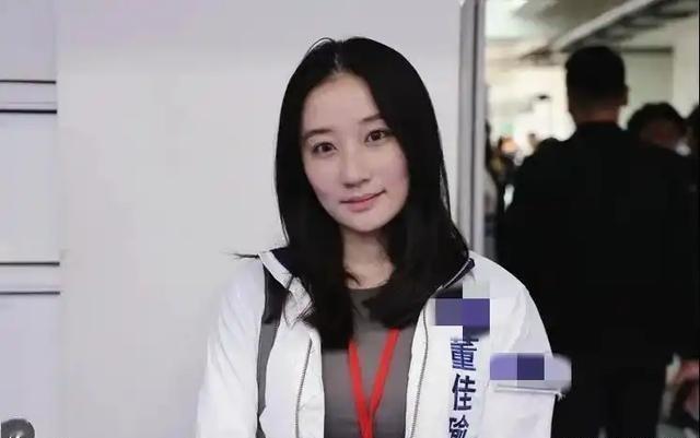 郑丽文率国民党14人代表团访陆，团队里最受关注的莫过于30岁的国际事务部主任董佳