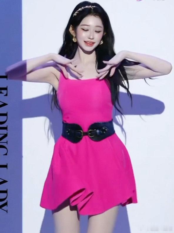 团播开始仿张元英了……这一套还挺像 仿张元英四年前《Eleven》 