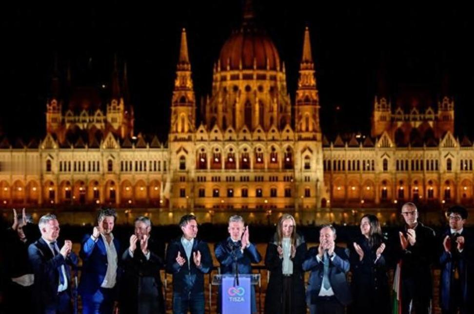 匈牙利政坛地震！欧尔班下台，四方反应迥异，中国态度太清醒
 
一场小国选举，引爆