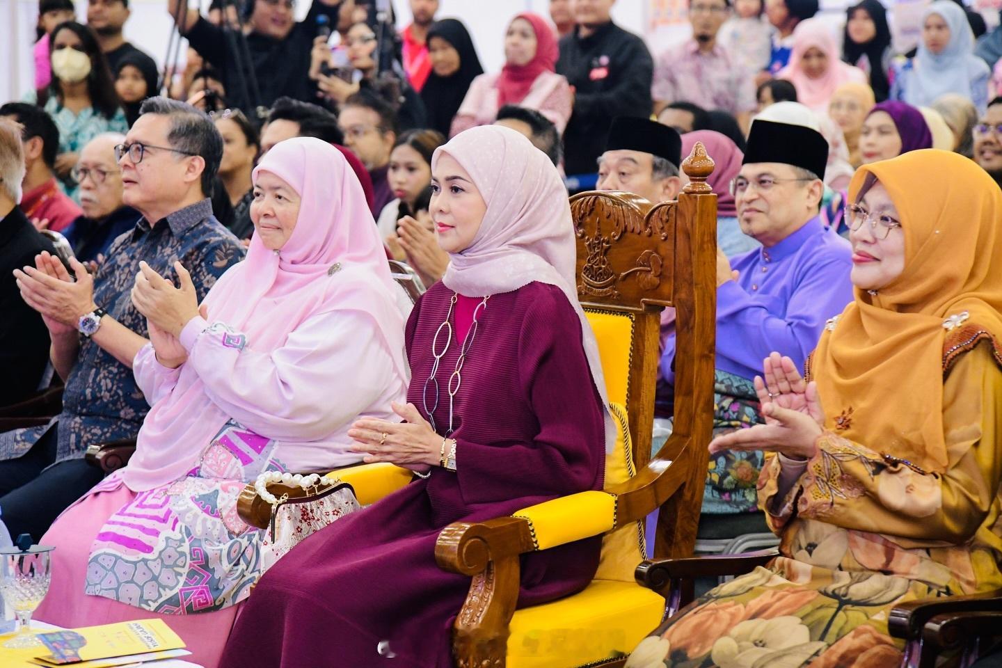 王室王室马来西亚王室雪兰莪 2025年12月5日，雪兰莪苏丹后参加国际书展。 