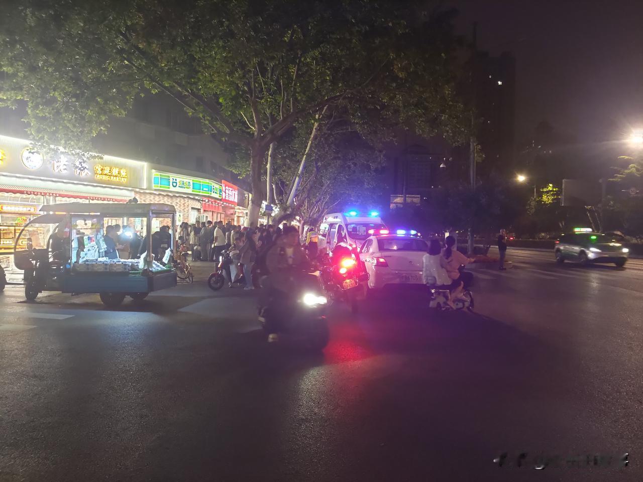 郑州街头随手拍:人很脆弱！且行且珍惜！