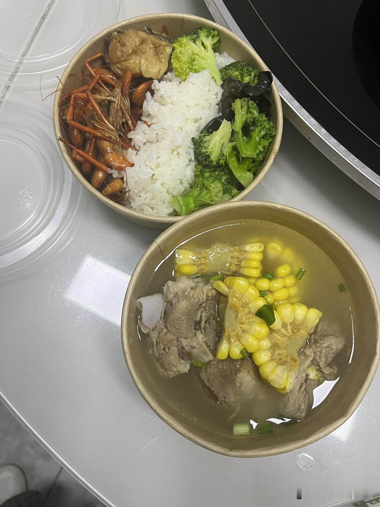 从下个月开始，我的工作时间调至早八晚四，工资也由4500减到3500元。究其原因