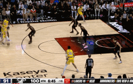 詹姆斯封盖希罗必进之球！
北京时间11月7日，湖人与热火的比赛进行至末节6分40