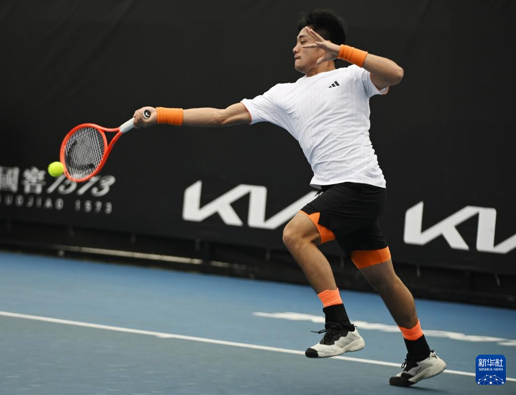 澳网2026 男单资格赛次轮，以两个6-4击败梅希亚！在资格赛决胜轮，他将面对博