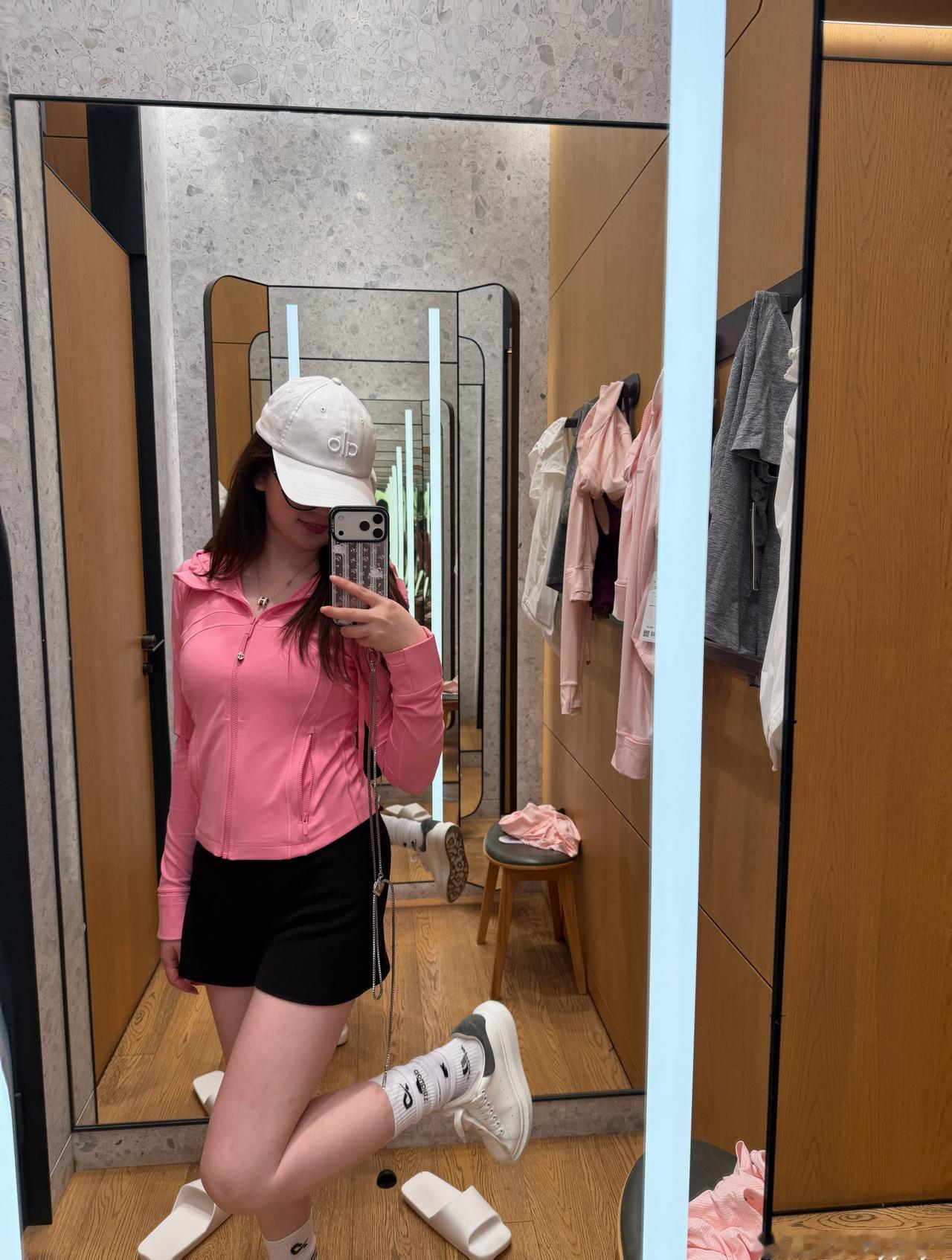 怎么不能呢？
今日穿搭(ootd)lululemonlululemon还能穿么 