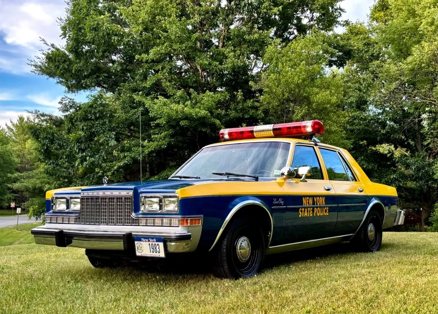 纽约派出所“。 1983 Plymouth Gran Fury Salon