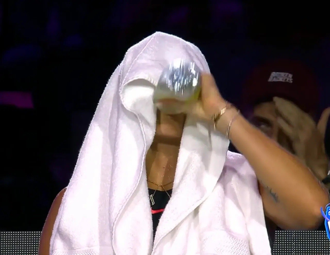 第一次见到萨巴伦卡被打崩溃的，被高芙打的想早早结束比赛，累的气喘吁吁的，没有一点