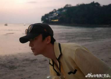 黄子弘凡内娱旅行青蛙系艺人 哇塞！黄子弘凡就是内娱最暖心的旅行青蛙！他每次旅行回