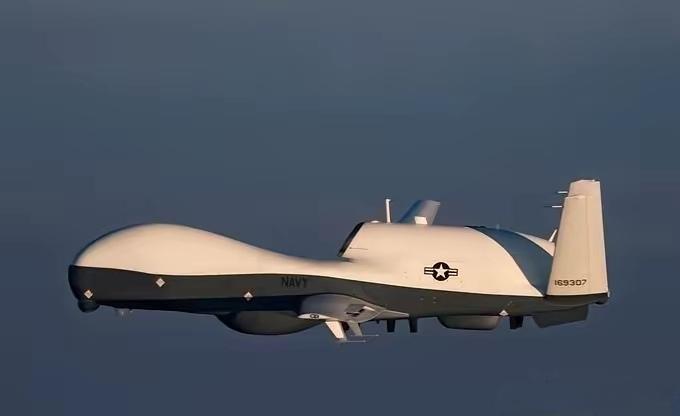 最新消息：根据开源飞行跟踪数据显示，一架美国海军的MQ-4C“海神”高空无人侦察