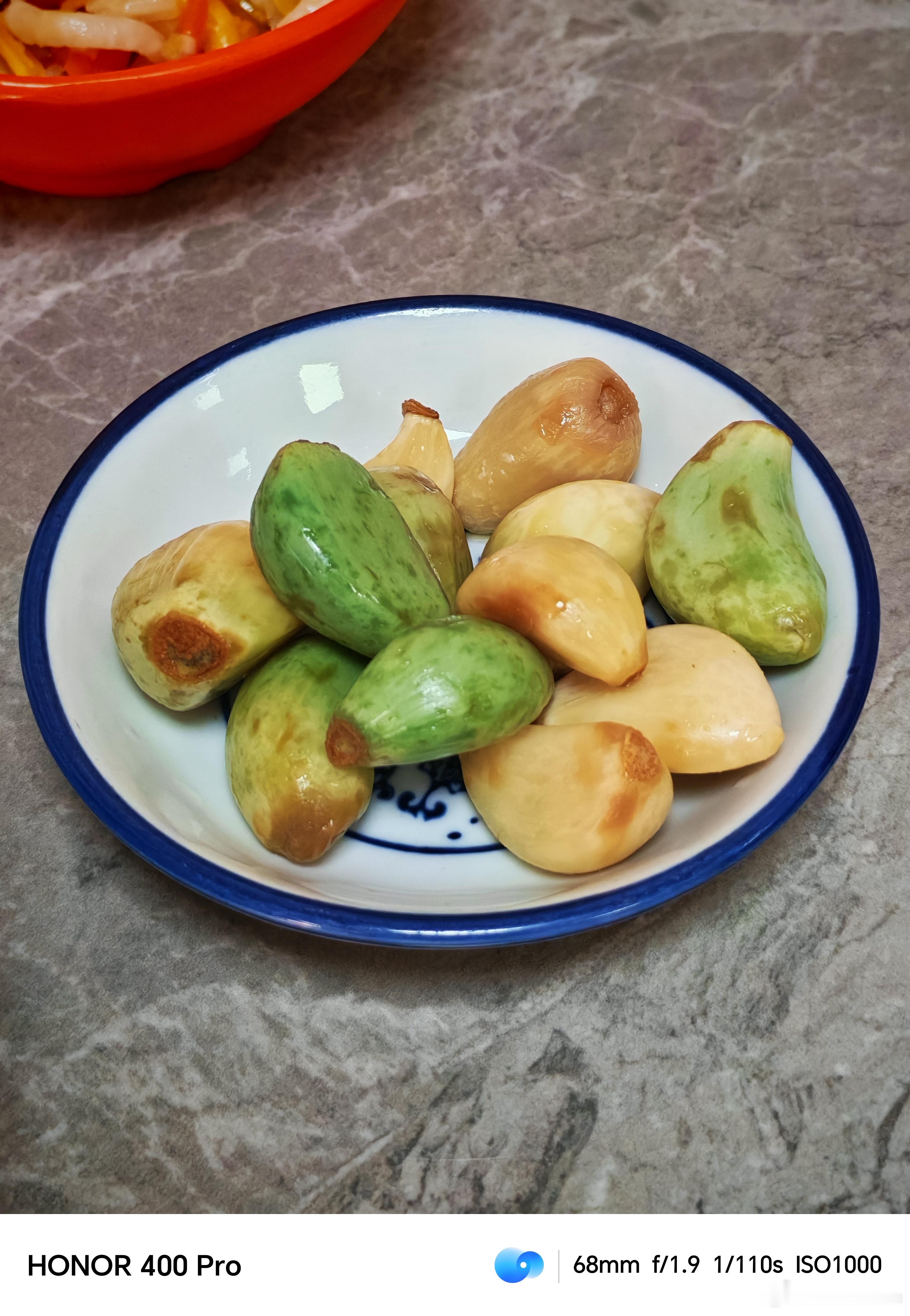 陕北特色，干婪肉，搅团，洋芋擦擦。再来一盘腊八蒜，爽！  ​​​