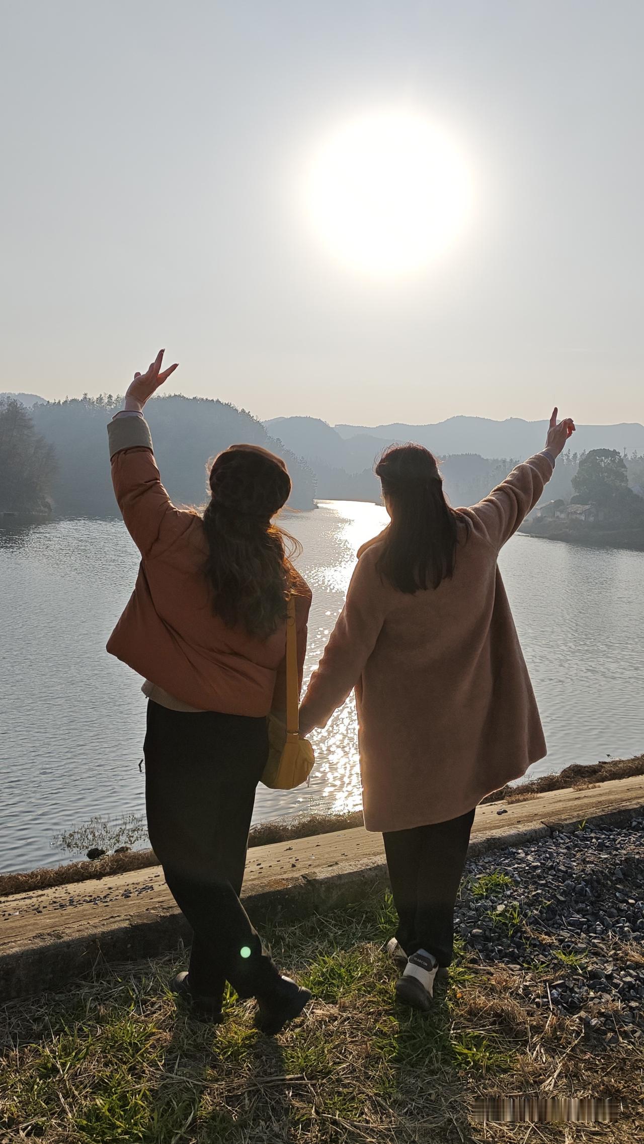 人生最大的圆满，有知己相伴，与良人相守，与智者同行，与勇者并肩，与善者为邻，与诚