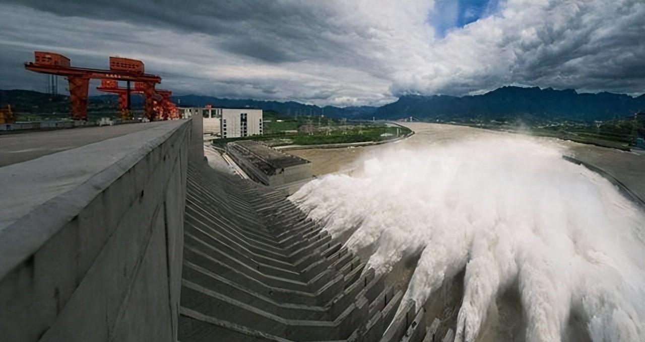 三峡大坝收支出炉：运行20余年，总投资近2500亿，如今回本了吗？

麻烦看官老