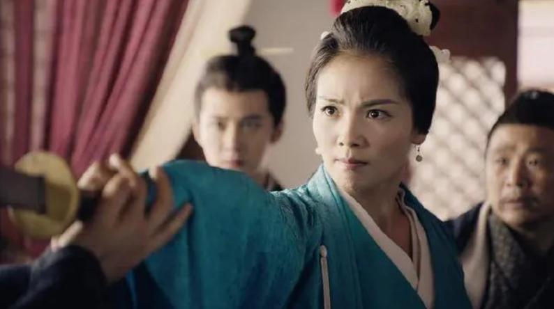 司马懿晚年，嫌弃50多岁的发妻张春华人老珠黄，不愿与她同房。他搬去别院，一去不复