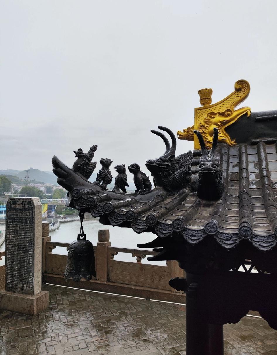 钱重要吗？或许这才是最实在的答案
 
钱重要吗？
重要。
柴米油盐要花钱，
生老