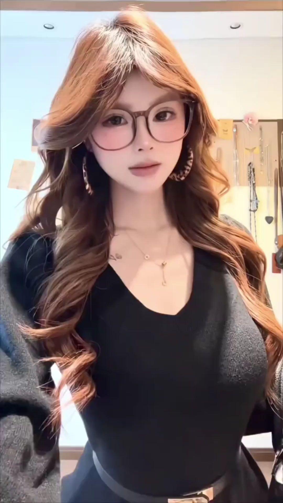 张予曦毕雯珺躺拍太权威了 深情眼 张予曦 毕雯珺 虞书欣