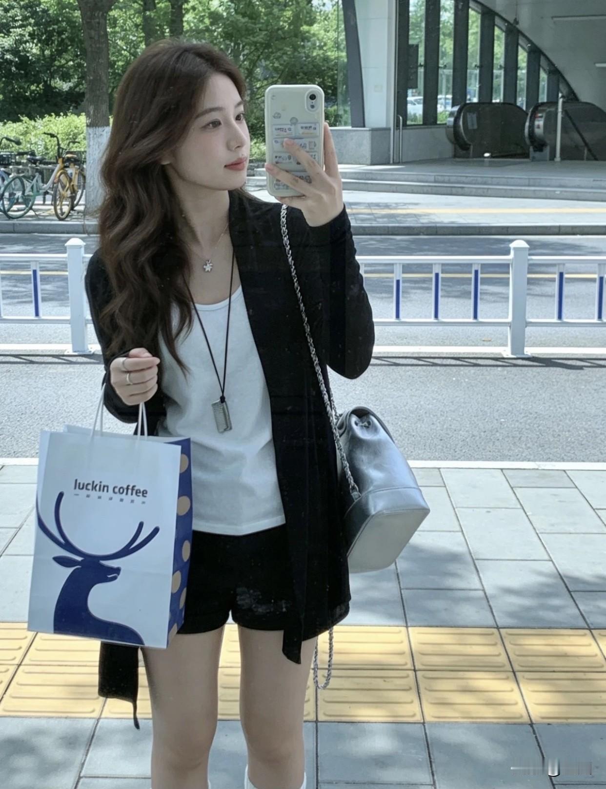 女人最美是气质还是最美的是善良?善良的女性在人际交往中更能收获真心。