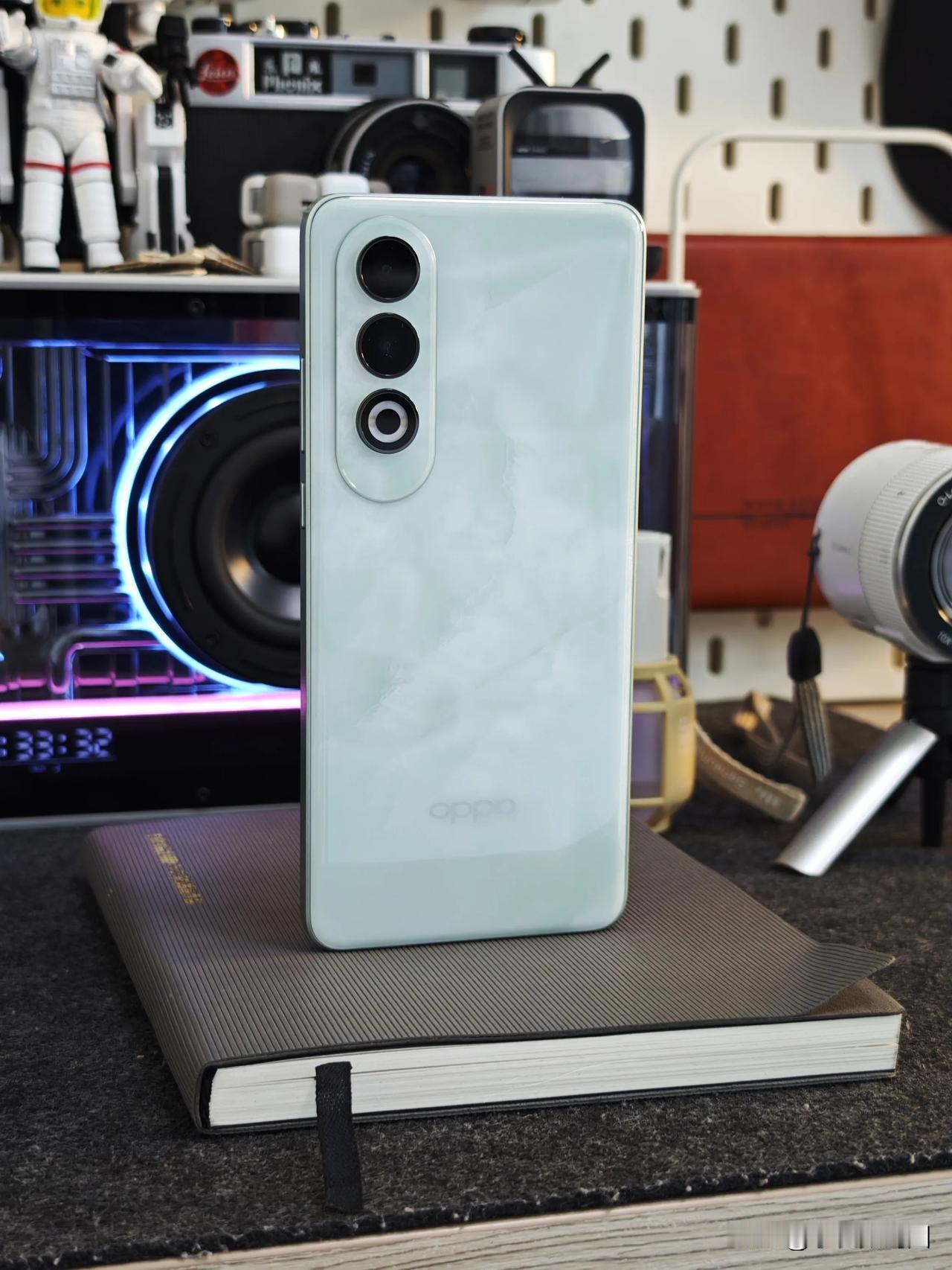 OPPO K12【青云】配色上手，特有的翡翠云纹，因为有纳米增亮光学膜技术加持，