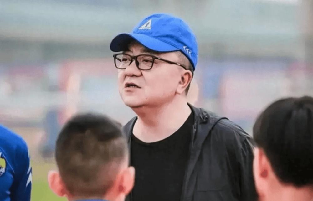 新词“恶意夺冠”火了！中国足球小将在欧洲夺冠，某协却一个贺电都没有。

近期中国