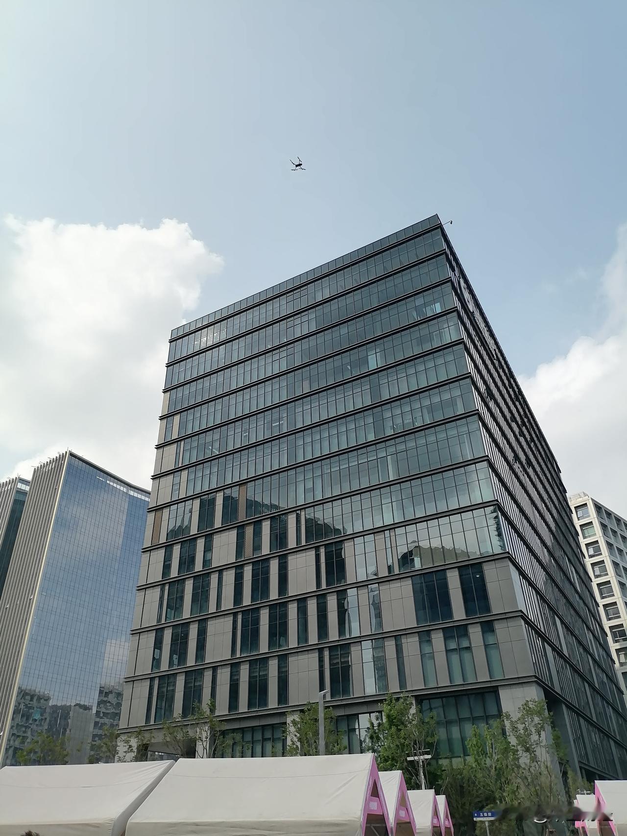所谓的高档也不怎么样//@轻烟雨墨:这个价位配得上你住的小区，但是，请不要拿你的