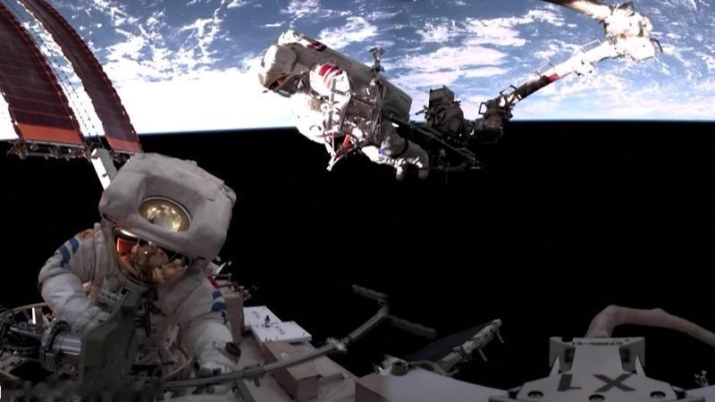 太空里的“隐形杀手”可不少。2025年11月5日，神舟二十号载人飞船返回计划推迟