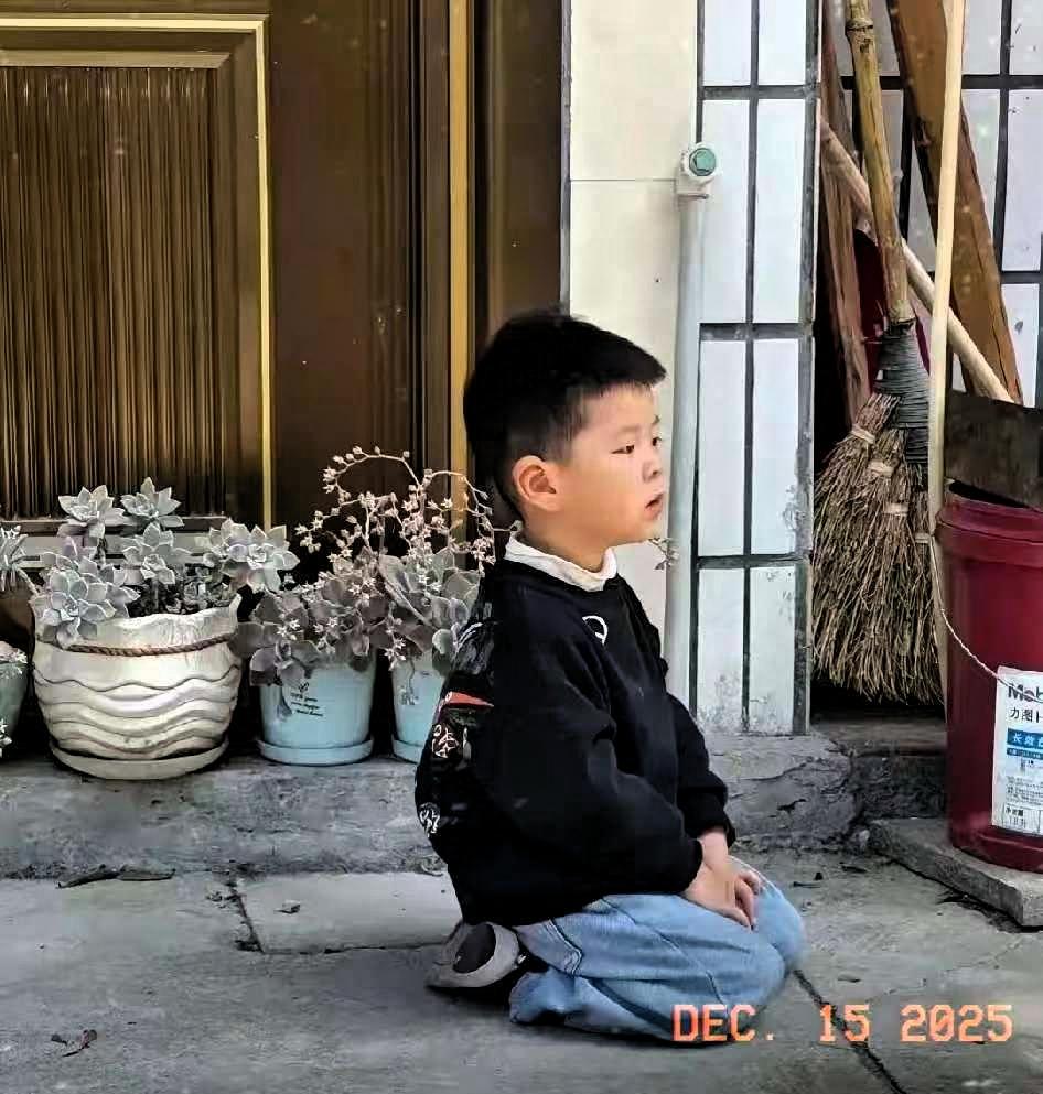 广州猎德村，一对夫妻领养了一个6岁的聋哑男孩，花费150多万把他聋哑治好。

当