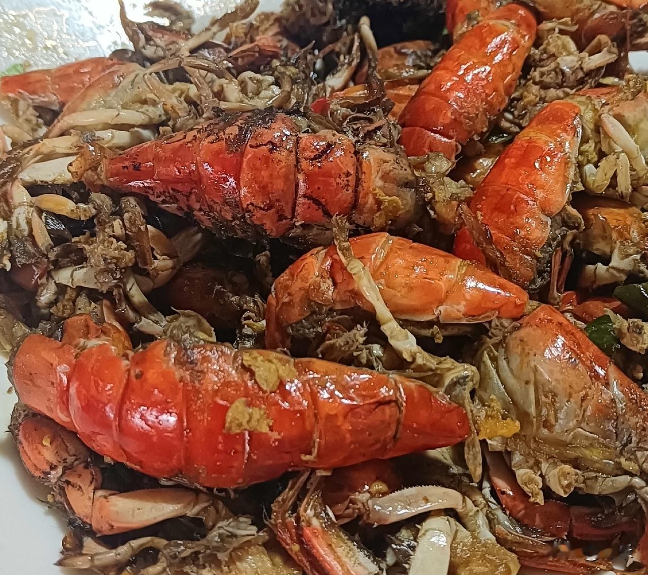 辣炒虾怪～～
上次吃的虾怪是油炸的，特别酥，特别脆。
今天没有油炸，直接辣炒，有