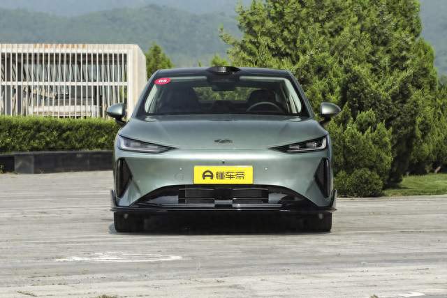 家用纯电轿车推荐｜续航655km，大空间，够香吗？