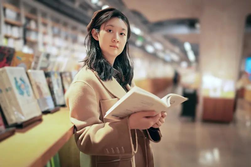 上联：火去两点便是人，求下联主去一点便是王