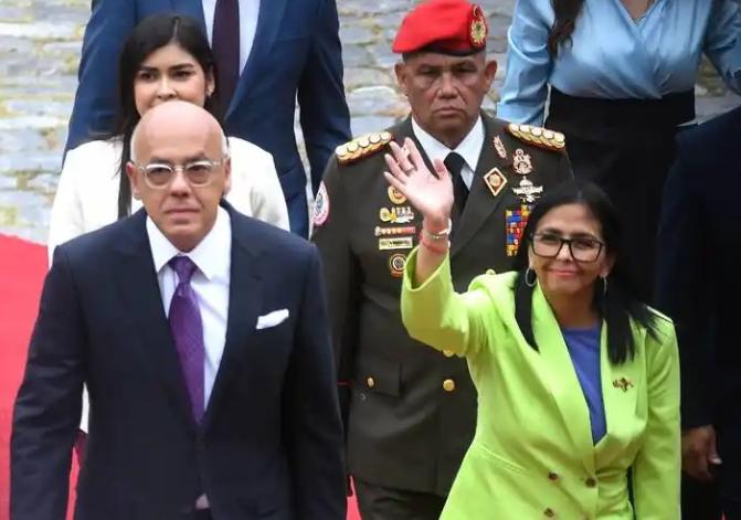 被遗忘的马杜罗，被囚两个月，揭示残酷国际生存法则，祖国已与美国握手言和。

20