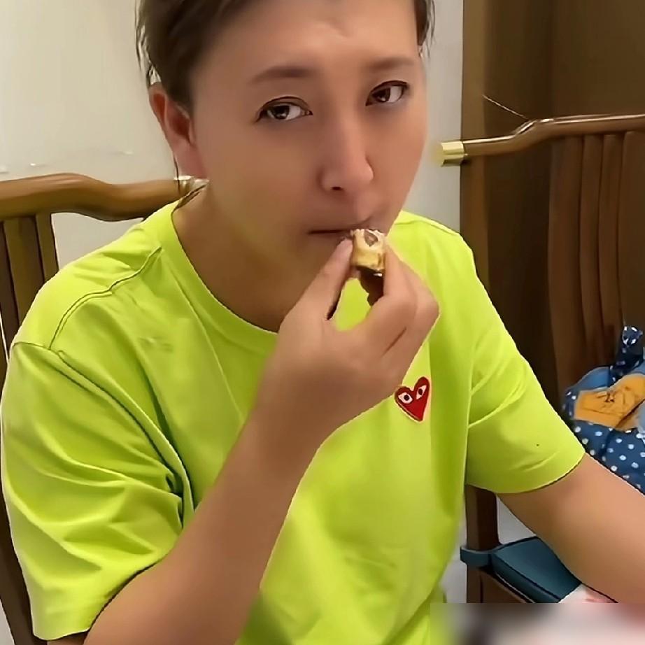 资本撕掉闫学晶，需要几秒？
我告诉你，只需要消费者砸碎一个酱瓶子的时间。
别