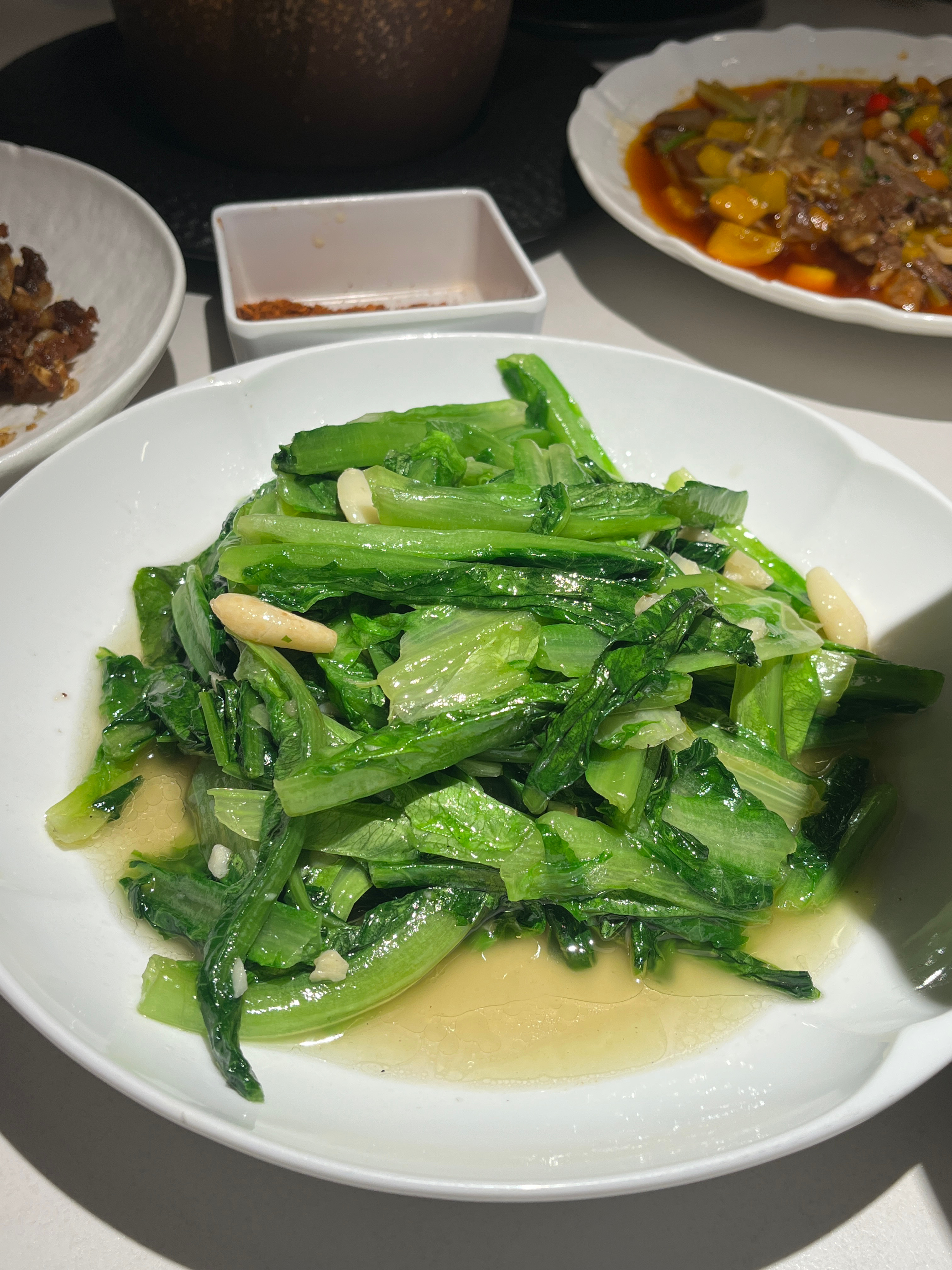 在南宁的第一顿晚餐当然是吃广西菜啊！在二十四味佳宴吃的！感觉是创意融合菜之类的，