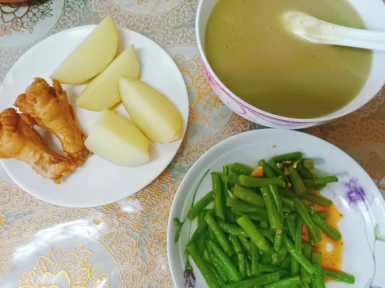 这样的睌餐健康吗？绿豆小米红枣豆酱、香油蒜汁拌长豆角、蒸土豆、卤小鸡腿。