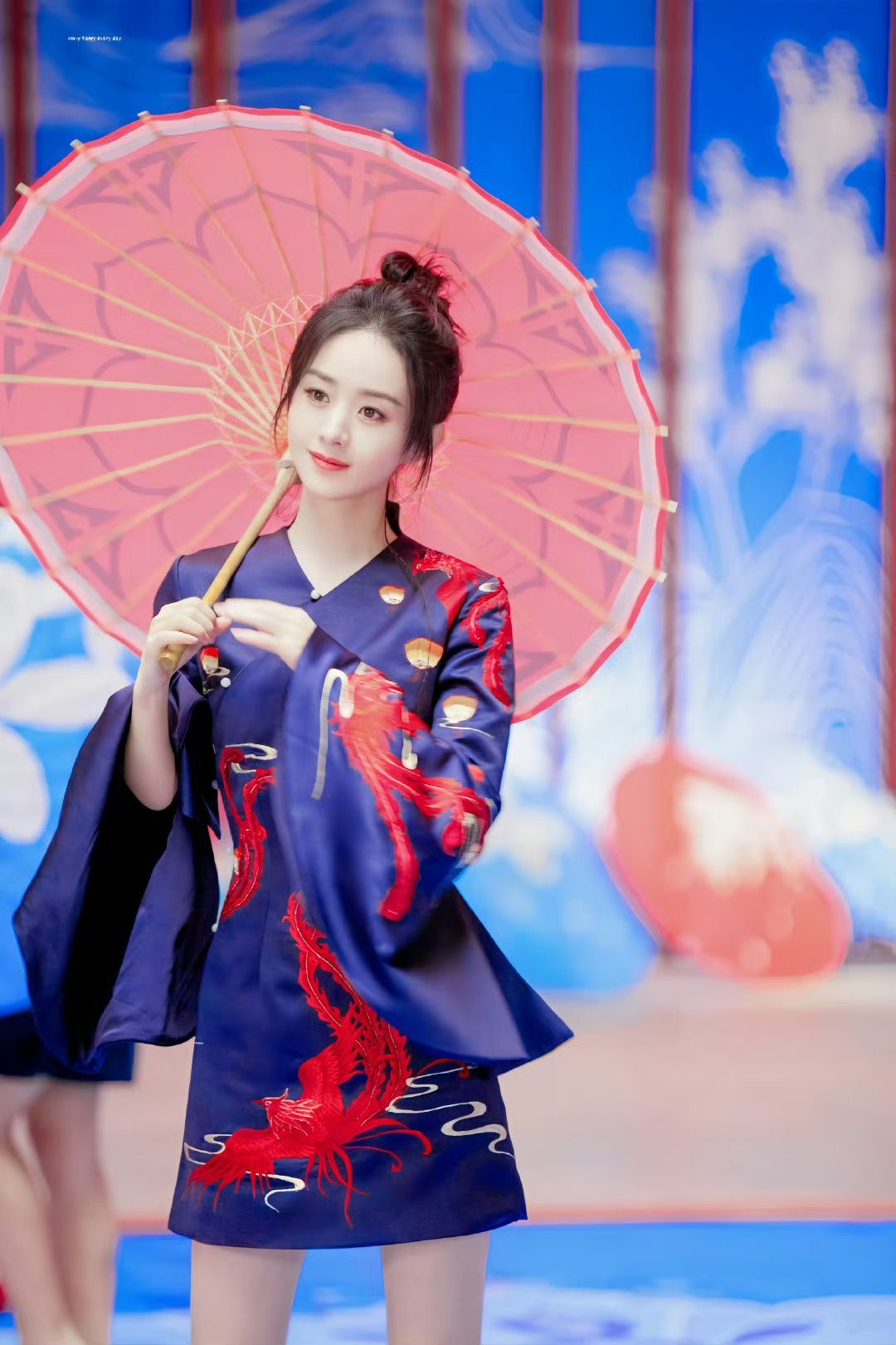 赵丽颖赵丽颖 zly纪梵希全球彩妆及香氛代言人赵丽颖 “愿今夏汇聚点点萤火微光，