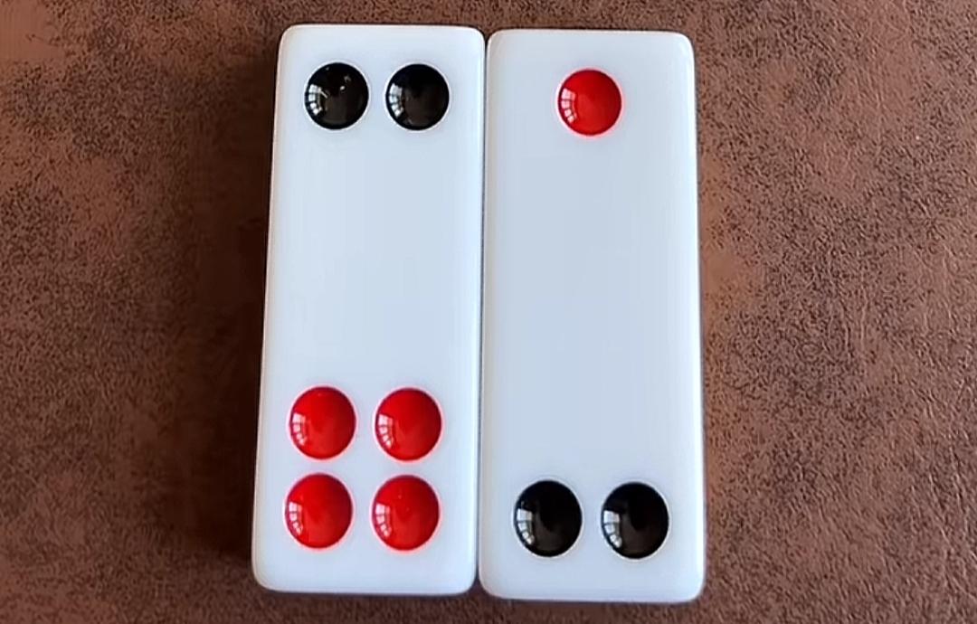 红黑相间，棋盘对弈。还有人记得吗？这是几点，这俩谁大，怎么念。谁玩过