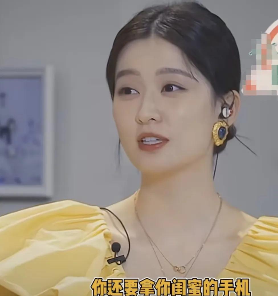 乔欣谈前任，说：“就是把他删了，你还要拿你闺蜜的手机看看，他究竟还活着吗，看他过