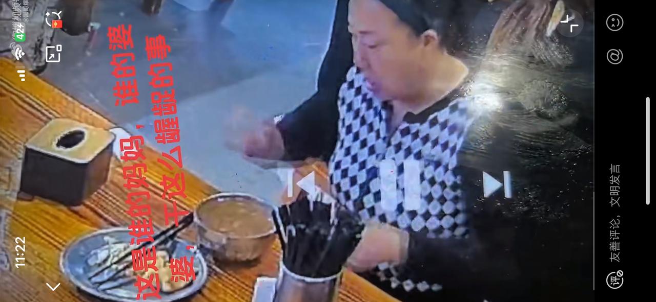 面馆又遇到恶心一幕，一胖女人扯头发丢碗里，找老板扯皮。这餐饮真是太难干了，一点小