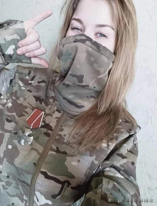 🇷🇺 ⚔ 🇺🇦 俄军最美无人机操控员!
