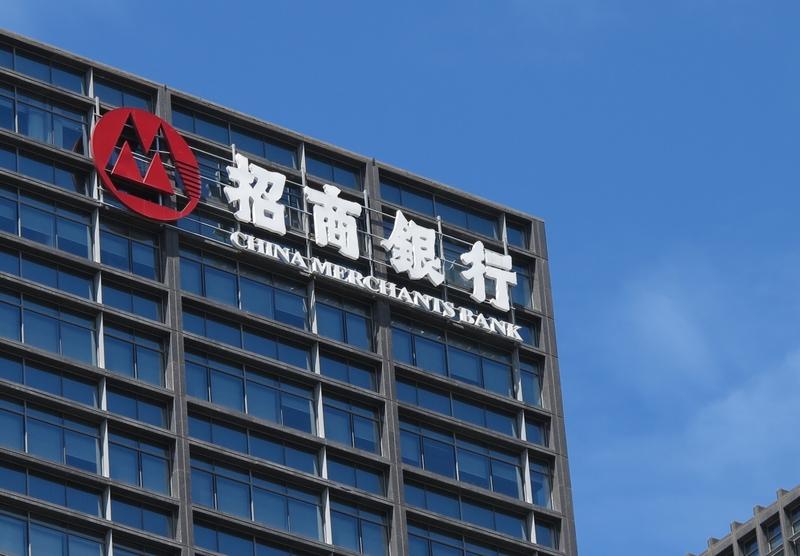 中信银行人均薪酬领跑，原因挺多。2025年9家股份制银行人均薪酬微降约2.53%