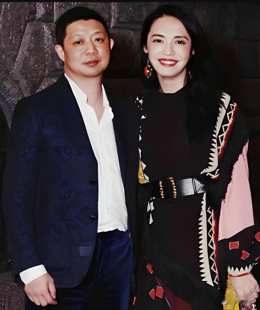 姚晨官宣离婚，其实早就不对劲儿了！2023年姚晨的粉丝就发现两人同框减少、互动低