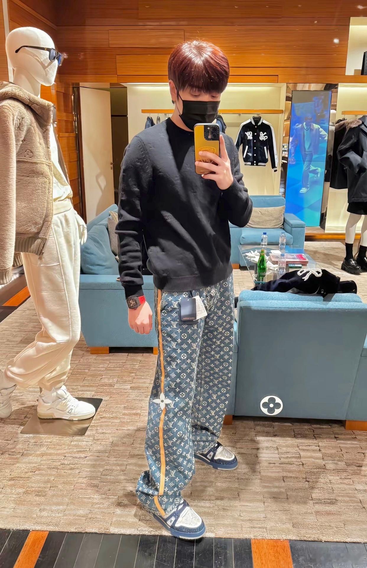 4000万粉丝的美食博主白冰翻车了。手法很典型：在重庆注册空壳个体户，无员工无实