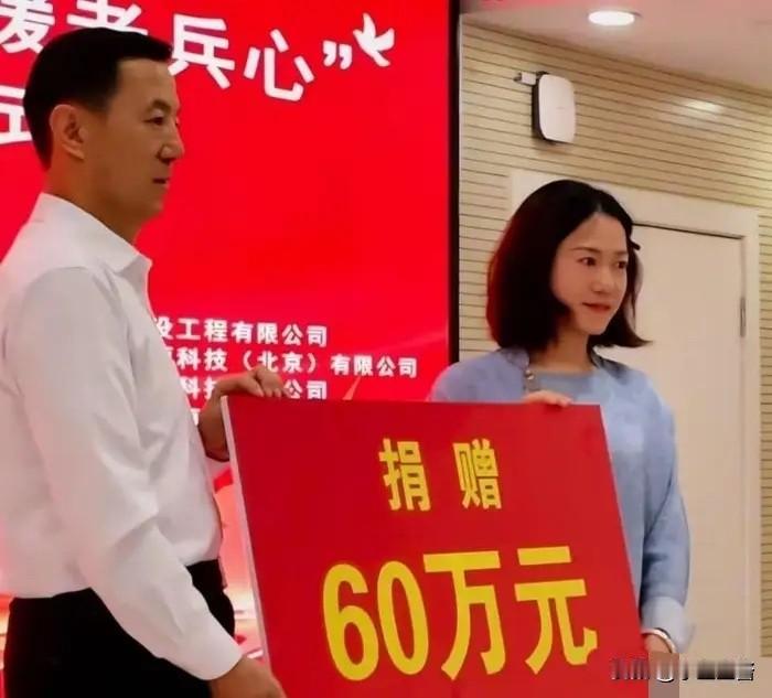 翁帆，引发热议。

7月31日，50岁的翁帆，冲上热搜，杨振宁去世9个月后，翁帆