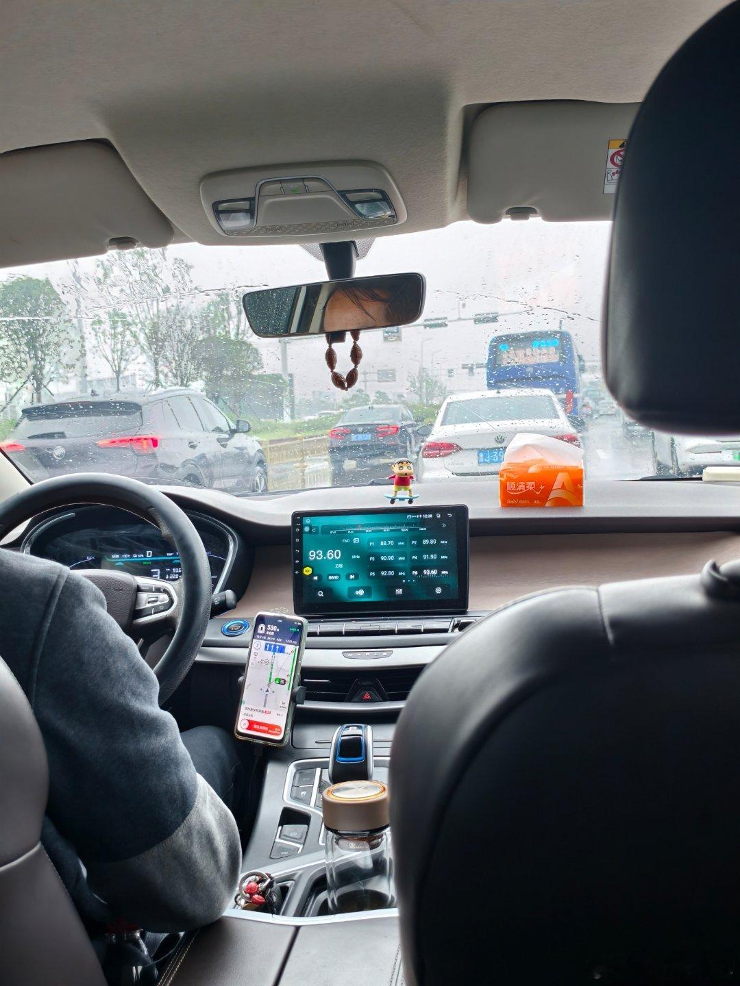 到济南了正好赶上济南降温还下雨我从深圳穿的短裤短袖在这显得格格不入[泪奔] ​​